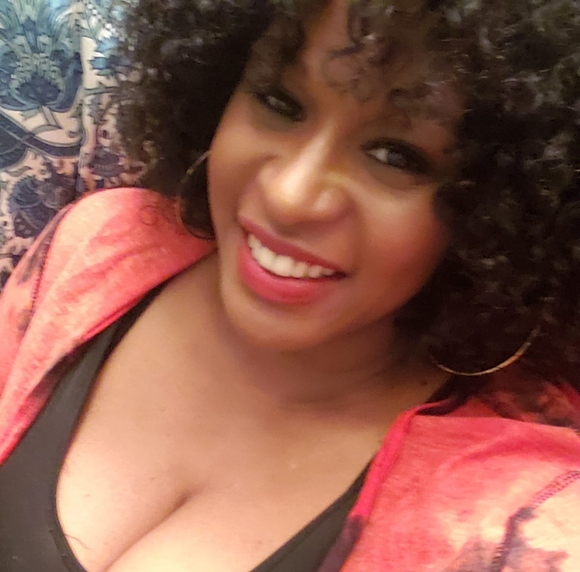 Meet your Posher, Nichole - Picture 1 of 1